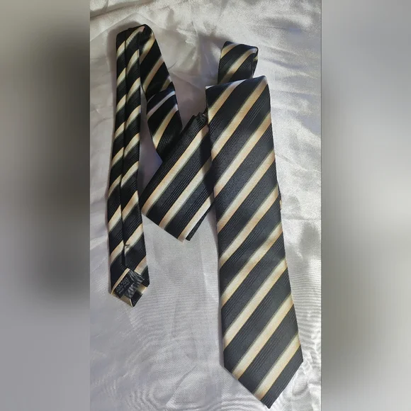 Retro Black and Gold Diagonal Striped Tie. New.. - Picture 7 of 7